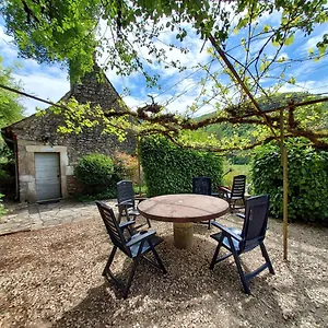 https://les-pieds-dans-leau-lachapelle-auzac.midi-pyreneeshotels.com