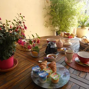 https://les-hirondelles-chambres-dhotes.fr-provencehotel.com